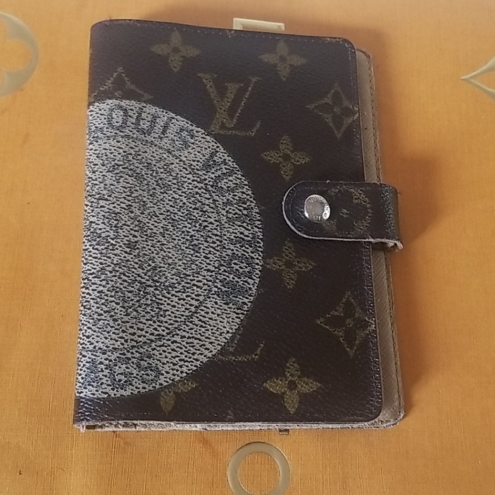 Authentic Louis Vuitton agenda wallet